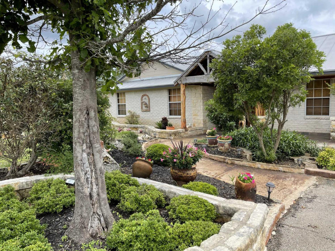 Others 4, Boerne Mountain Retreat, Kendall