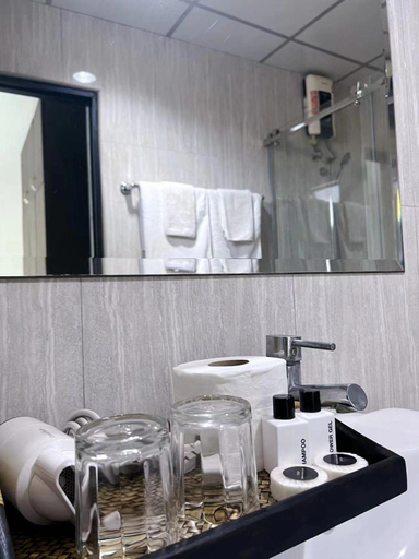 Bathroom 1, Tongyang House Serviced Apartment, Wang Thonglang