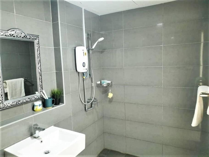 Bathroom 4, KWRC Imperium Residence Seaview Beachfront, Kuantan