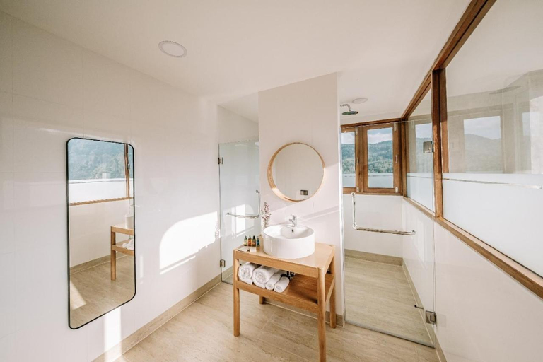 Bathroom 10