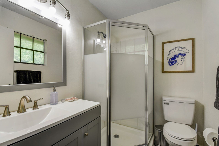 Bathroom 4, Midterm Getaway, Bexar