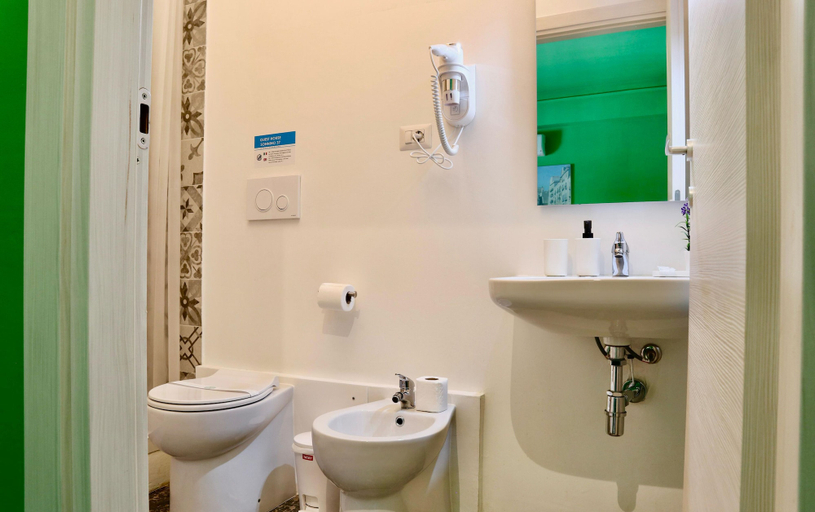 Bathroom 2, Apartment Sonnino 37, Cagliari