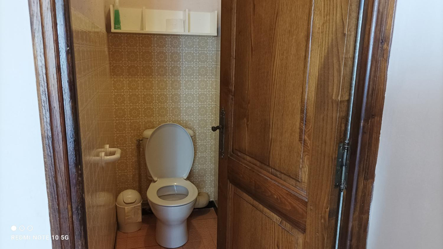 Bathroom 3, FLORAC AUTHENTIQUE, Lozère