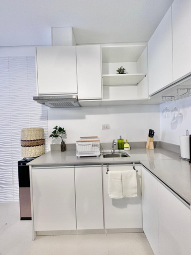 Others 4, Scandinavian 1 BR beside SM CDO w POOL and Netflix, Cagayan de Oro City