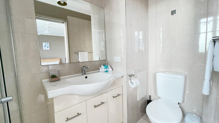 Bathroom 1, Maroochydore Riverfront Apartment, Maroochy - Maroochydore