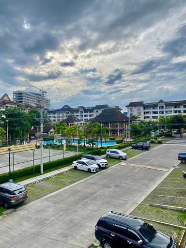 Others 3, Modern 1BR with King Bed beside SM Mall, Davao City