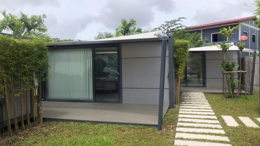 Exterior & Views