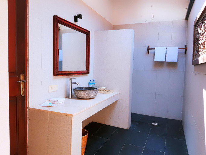 Bathroom 18