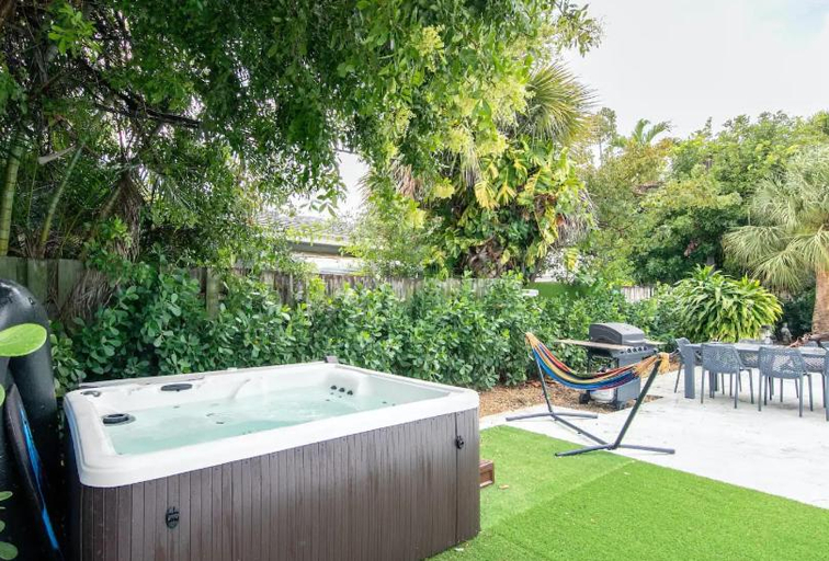 Sport & Beauty, Dog friendly condo with beach access, hot tub & firepit, Palm Beach