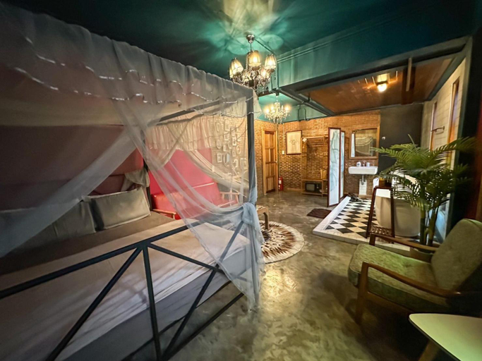 Bedroom 3, T-House BKK 2floors near BTS with Swimming pool and Free Wifi, Wattana