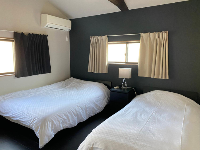 Bedroom 2, Samurai Suite 1 , 15mins from Kyoto Eki , 5 mins to Arashiyama, Kyoto