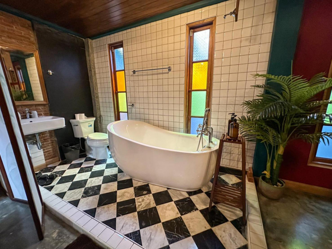 Bathroom 4, T-House BKK 2floors near BTS with Swimming pool and Free Wifi, Wattana
