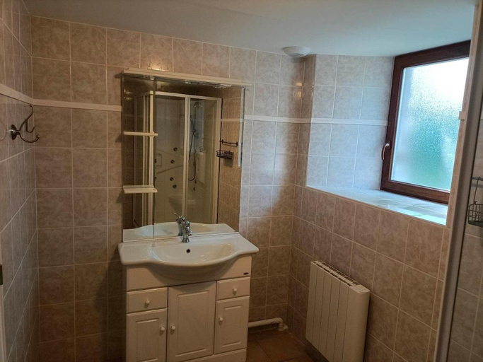 Bathroom 13