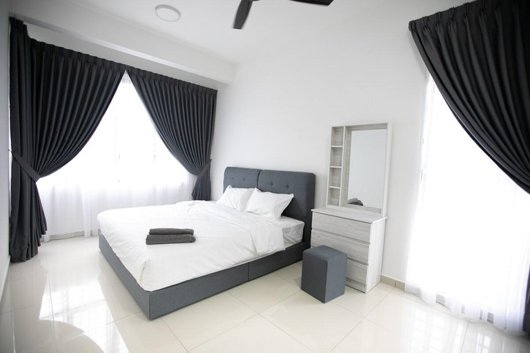 Bedroom 2, Newly Renovated 3Bedroom Vacation Home 6-8pax, Penang Island