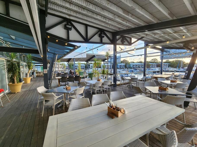 Food & Drinks 5, Water View. 1bedroom Sleeps 2. WI-FI, Wash Machine, Gold Coast