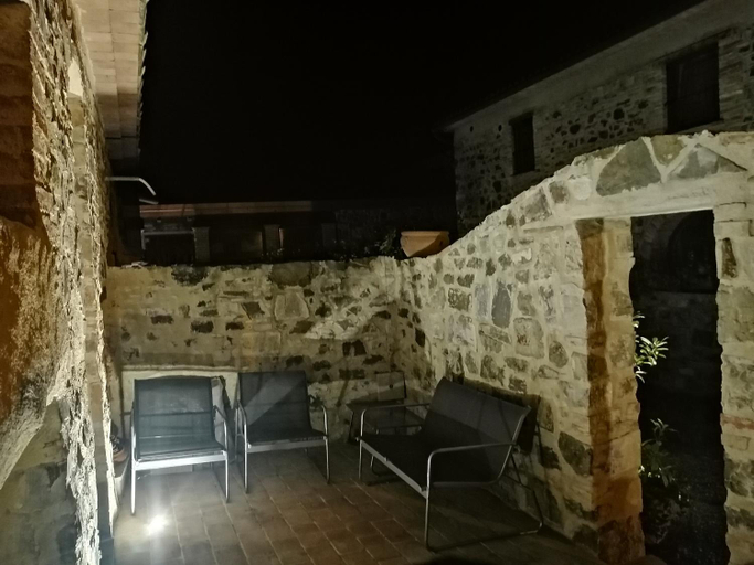 Others 4, Vecchio Casale Quercetino Stone Room in Historic Tuscan Estate with Pool 2p, Grosseto