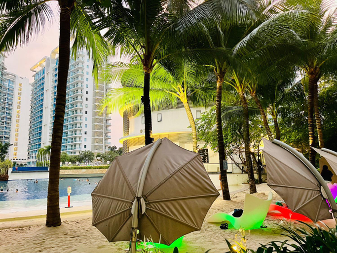 3, Azure Pool View w/ Netflix & Wifi Boracay Tower, Parañaque