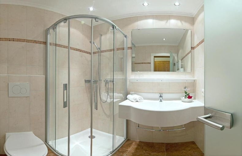 Bathroom 4, Hotel Englhof, Schwaz