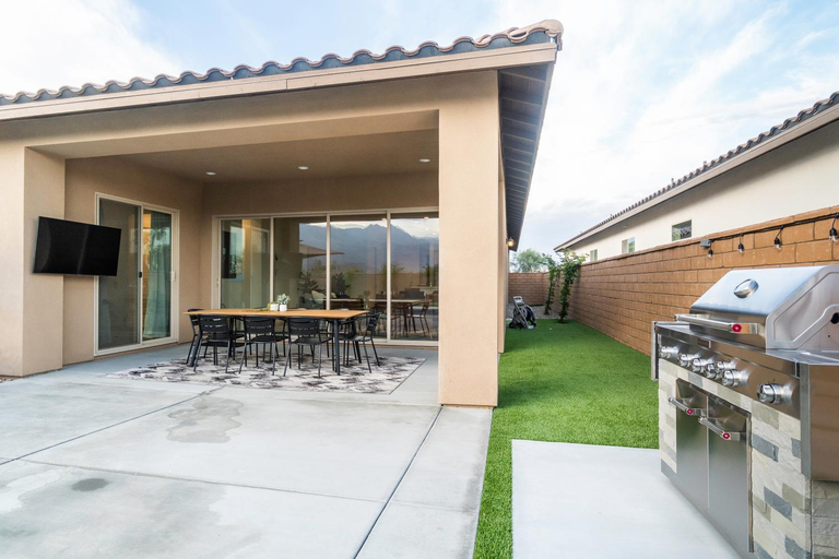 Exterior view 2, New Home! Walk to Stadium Course, Riverside