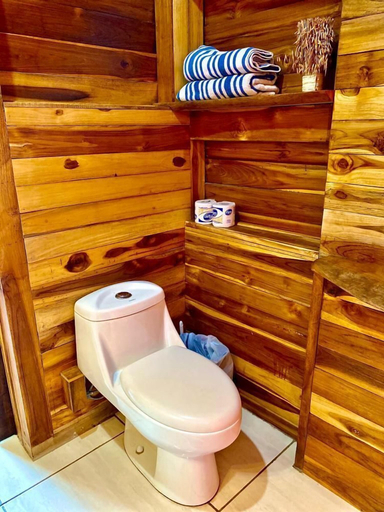 Bathroom 3, Hoja Azul, Hojancha