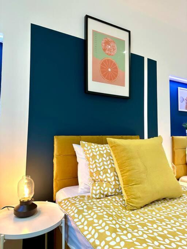 Bedroom 1, Large New 4 bedroom House Sleeps up to 12 - Accepts Groups - Great Location - FREE Parking - Fast Wi, Bournemouth