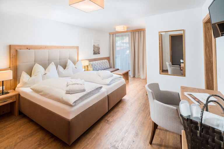 Bedroom 3, Hotel Englhof, Schwaz