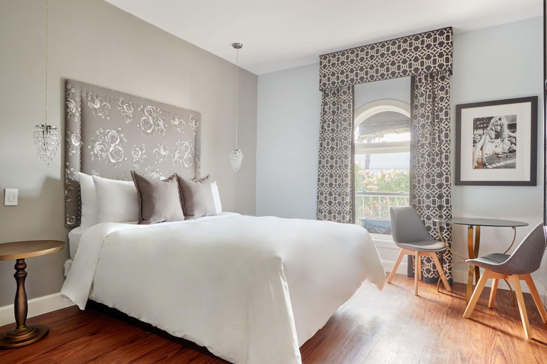 Bedroom 5, The Crescent powered by Sonder, Los Angeles
