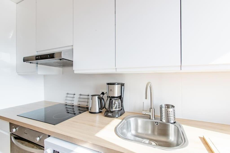 Others 5, Private room in renovated apartment - Tram 1 min walk, Alpes-Maritimes