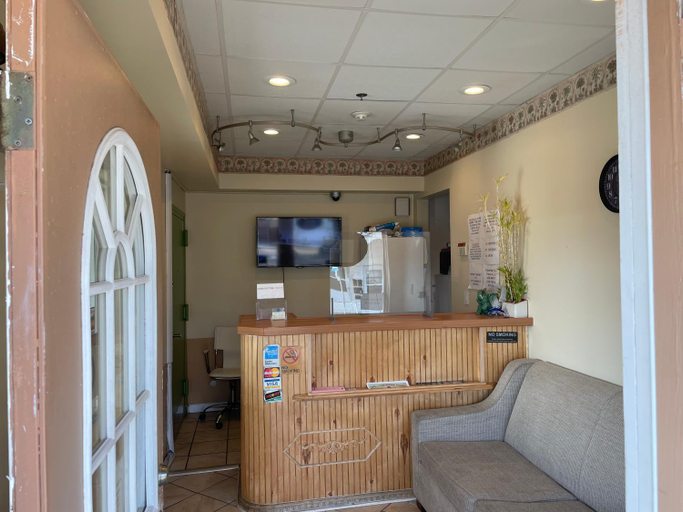 Public Area 2, Sea Palace Motel, Ocean