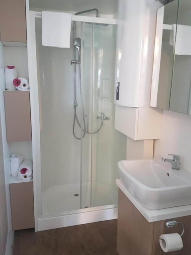 Bathroom, Adela Floating House, Piran