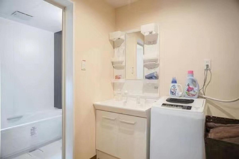 Bathroom 3, Samurai Suite 1 , 15mins from Kyoto Eki , 5 mins to Arashiyama, Kyoto