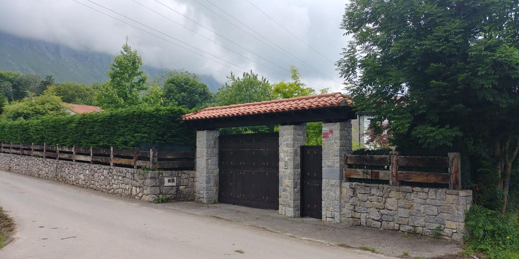 Entrance 2, Villa El tinganon, Asturias