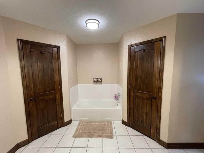 Others 5, Boerne Mountain Retreat, Kendall
