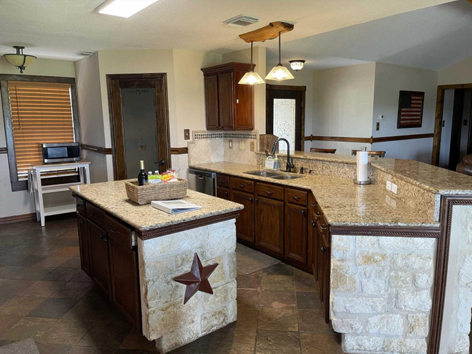 Others 3, Boerne Mountain Retreat, Kendall