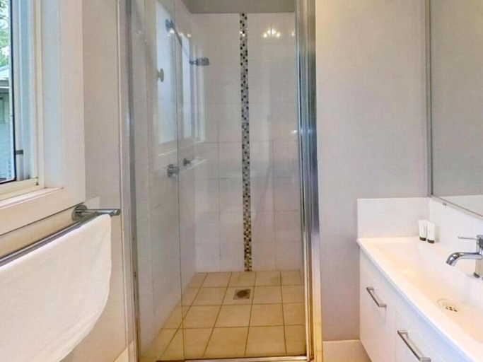 Bathroom 3, Camden Holiday Park, Camden