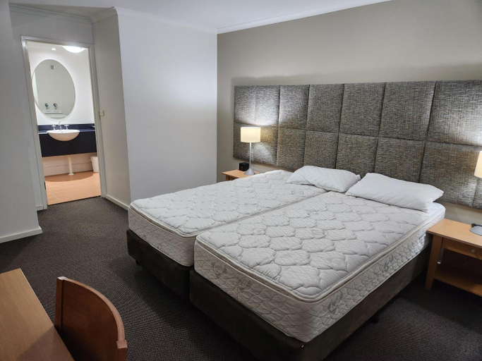 Bedroom 3, Water View. 1bedroom Sleeps 2. WI-FI, Wash Machine, Gold Coast