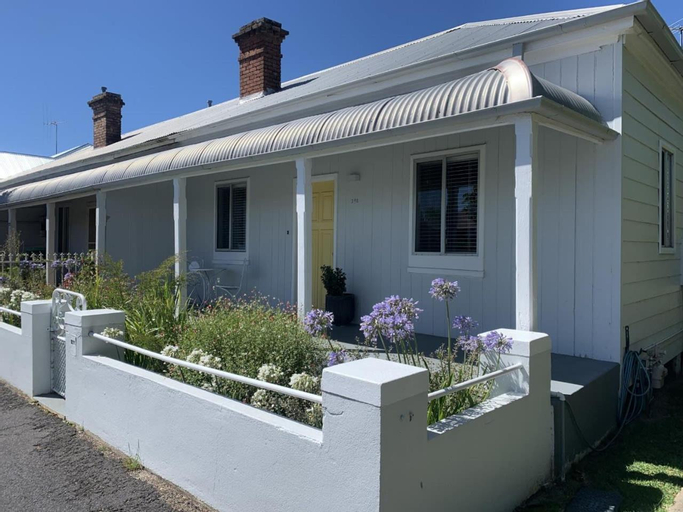 Exterior & Views 1, Mary Lemon Cottage - Heritage Home, Orange