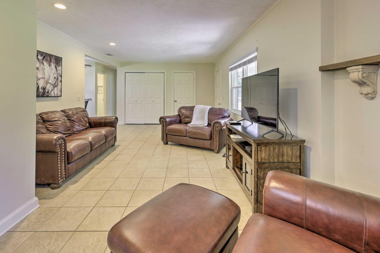 4, Pet-Friendly Home Close to WEC Ocala!, Marion