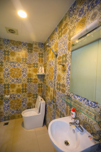 Bathroom 1, Radish Cathedral Homestay, Hoàn Kiếm