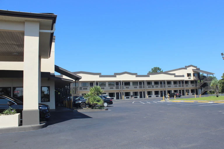 Exterior & Views 2, Riverfront Inn, Horry