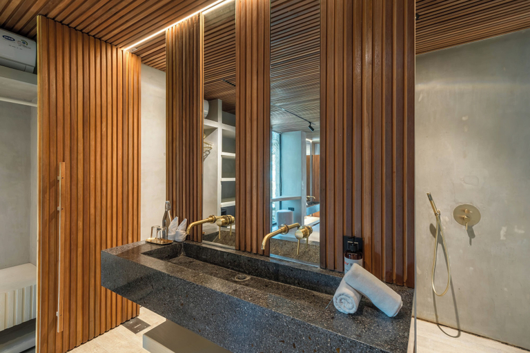 Bathroom 4, Cala Galeo, Badung