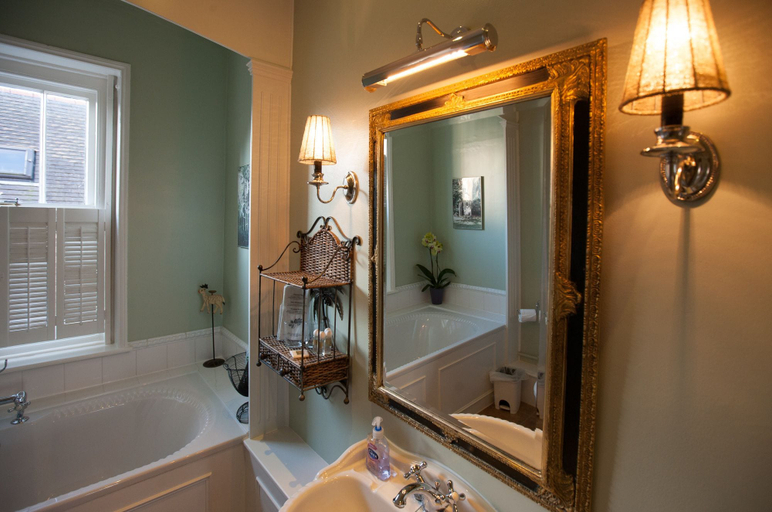Bathroom 3, Britannia House, Hampshire