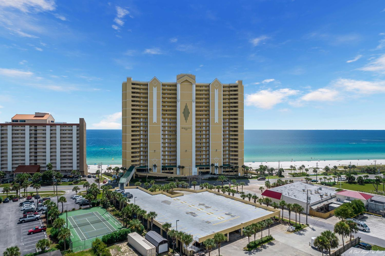Emerald Isle Beach Resort by Sand Seeker Vacations, Bay