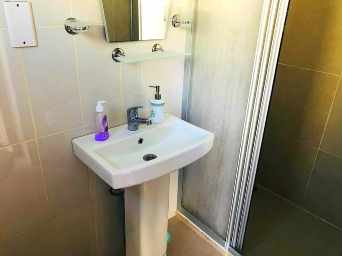 Bathroom 4, Sea & Sky Holiday Homes