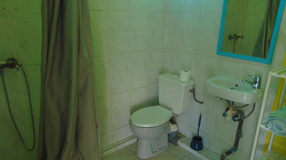Bathroom 2, Caribgites, Sainte-Anne