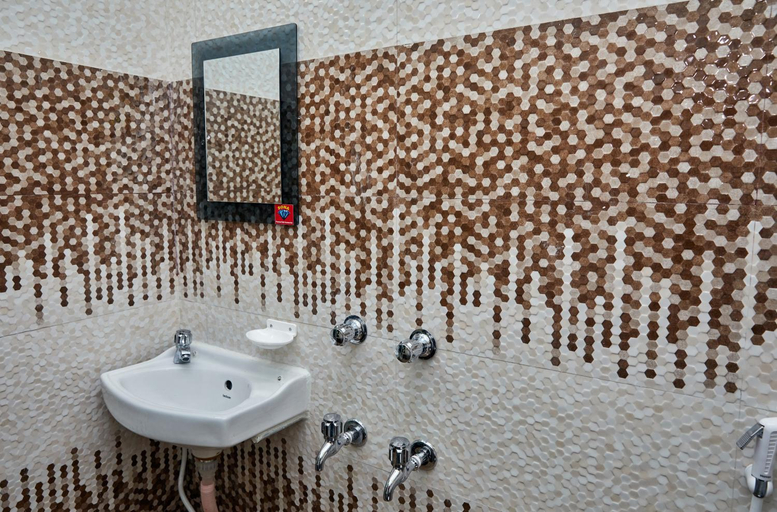 Bathroom 4, deb Guest House And Banquet hall, North 24 Parganas