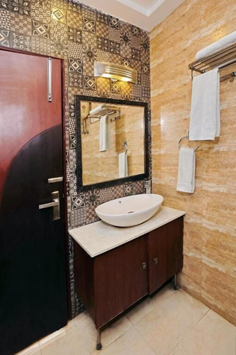 Bathroom 3, Hotel Ishaan Residency MGM CLUB, Delhi