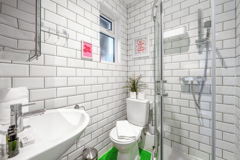 Bathroom 2, Claremont Apartment A - London, London