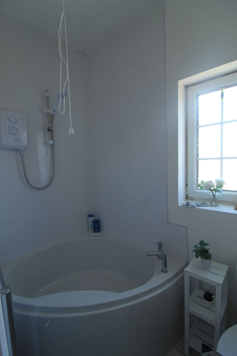 Bathroom 2, High Street House, Barnsley
