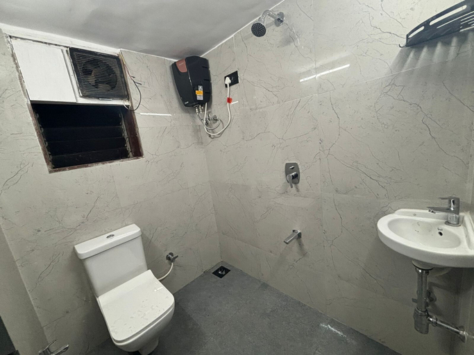 Bathroom 4, Aqua Stays, Mumbai Suburban